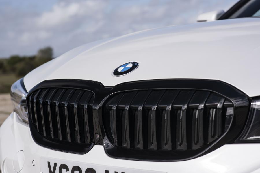Детали экстерьера BMW 330i Touring M Sport (G21) 2019 года  (UK) (фото 14 из 32)